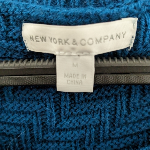 New York & Company knit sweater Medium Very soft. Beautiful Blue. 100% Acrylic. - Picture 7 of 10
